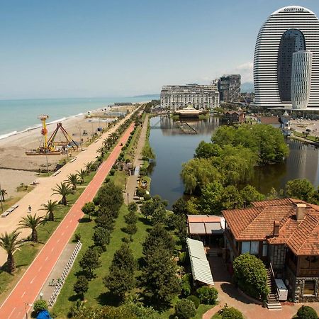 Hotel Orbit City Batumi Esterno foto