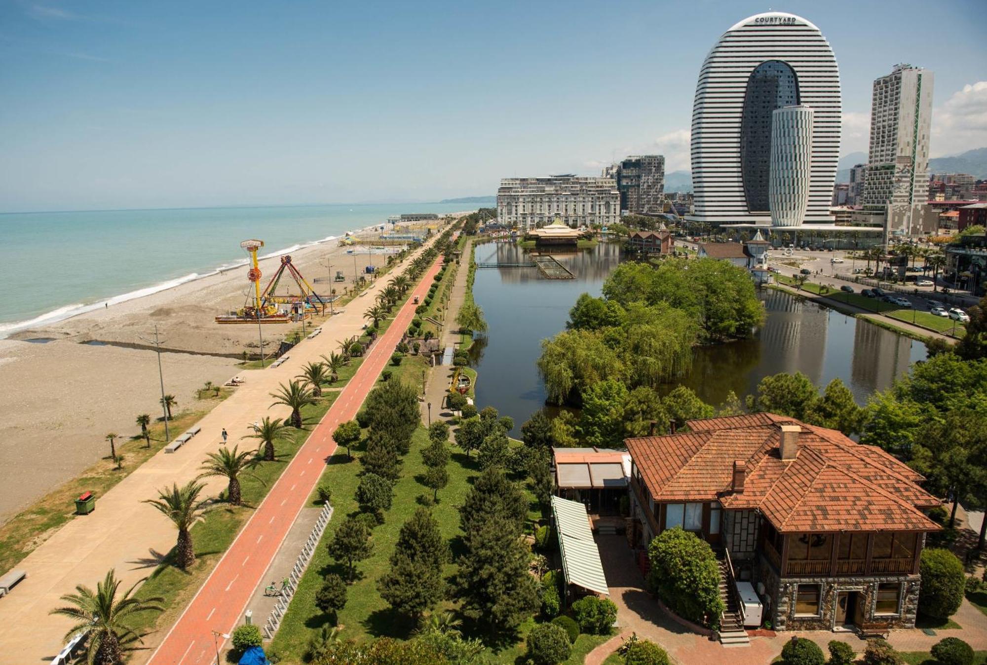 Hotel Orbit City Batumi Esterno foto