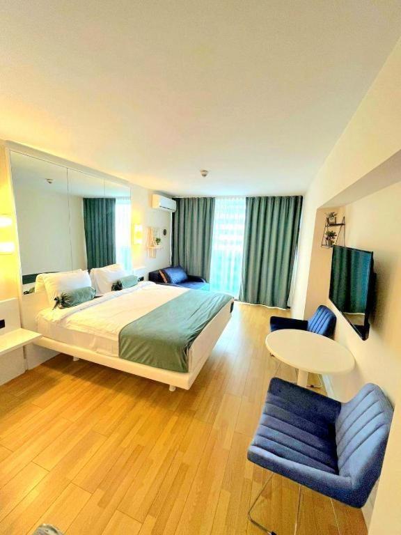 Hotel Orbit City Batumi Esterno foto