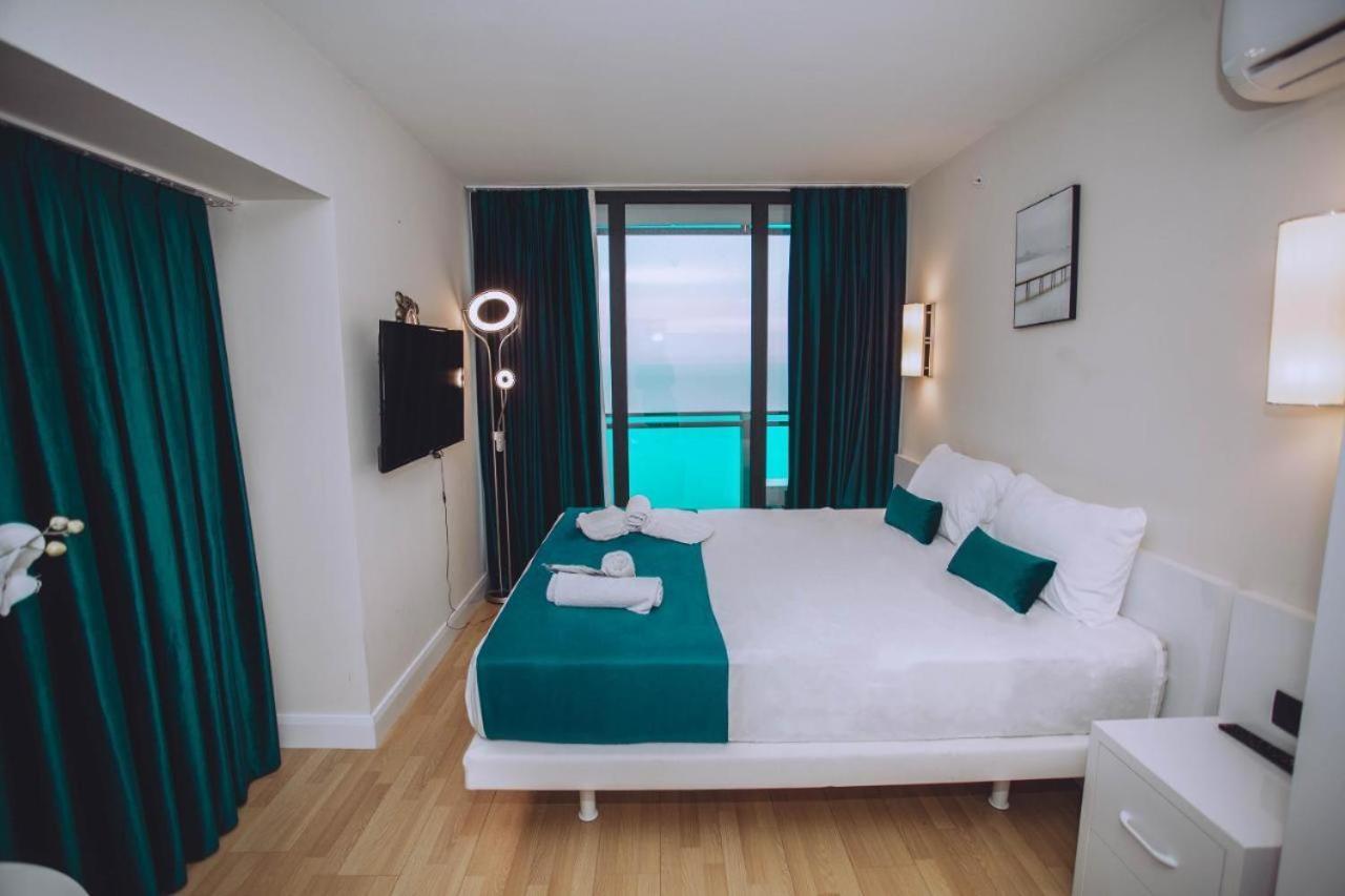 Hotel Orbit City Batumi Esterno foto